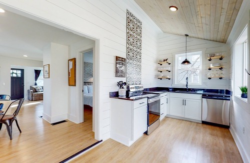 Canal Fulton House | The Towpath Retreat: A Cozy Farmhouse Stay