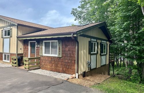 Hurley House | THE TRAILSIDE EAGLE'S NEST