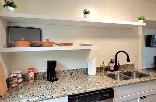 Tazewell Apartment | The Traveler on Main - Suite #8 - Across the Street from Back of the Dragon!
