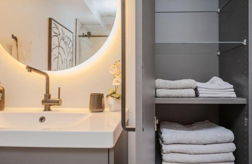 College Park Apartment | The Traveler's Retreat, 5 mins to airport and 15 mins to downtown