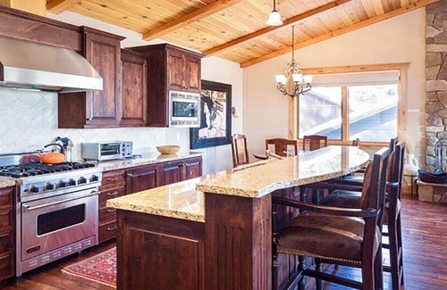 Jackson House | THE TREE TOP HOUSE IS ULTIMATE LUXURY SET ON A MOUNTAINSIDE