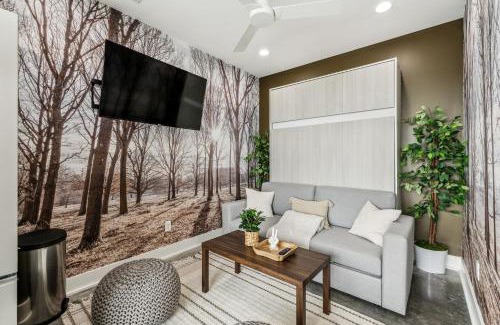 Whitebridge Apartment | The Treehouse Stylish West Nashville Studio Condo