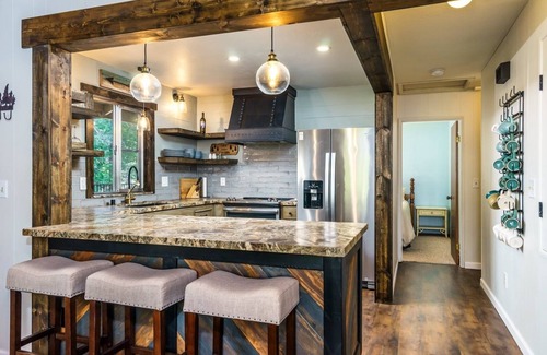 Groveland House | The Treetops - Beautiful Mountain Views Abound When You Stay at The Treetops by Yosemite Region Resorts