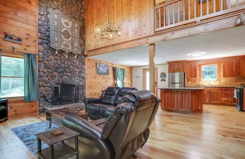 Front Royal Cabin | The Trillium Cabin | Hot Tub, Games, Views, & More