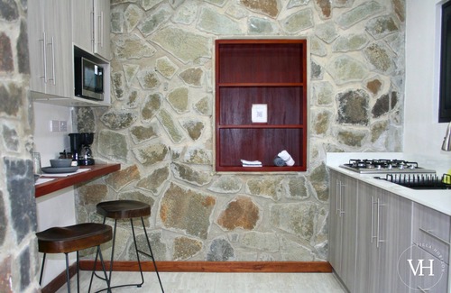 Bois d'Orange Villa | The Triplex at Villa Horizon, Private Triplex Retreat: 3 Unique Suites Steps from Reduit Beach & Rod