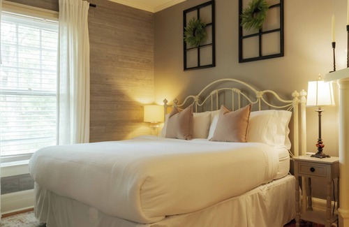 Newton Bed & Breakfast | The Trott House Inn