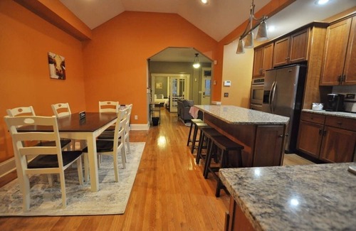 Italian Village House | The Troubadour- Great Location