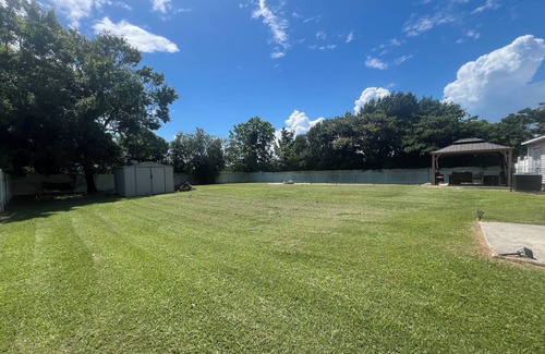 Westgate House | The Tucked Inn - Spacious 3BR Home with Huge Backyard Near Lejeune & Beaches