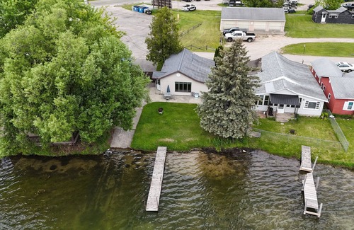 Greenville Cottage | The Turk Lake House - Lakefront with Toys and A/C!