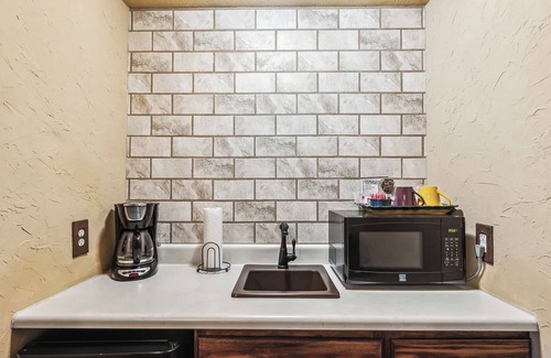 Granbury Cottage | The Tuscan Cottage at Travis Street Cottages