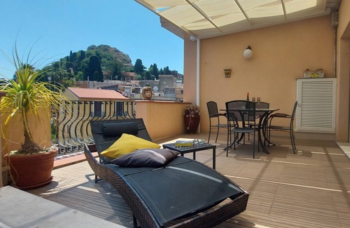 Taormina Apartment | The Two Griffins - Apartment n. 4