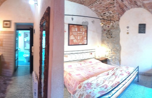 Bordighera House | The typical 18th century Ligurian tower terrace in the quaint village
