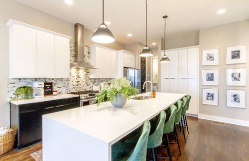 Hadley - Washington Apartment | The Ultimate Double Rooftop Deck w/Skyline Views