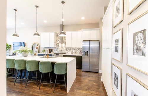 Hadley - Washington Apartment | The Ultimate Double Rooftop Deck w/Skyline Views