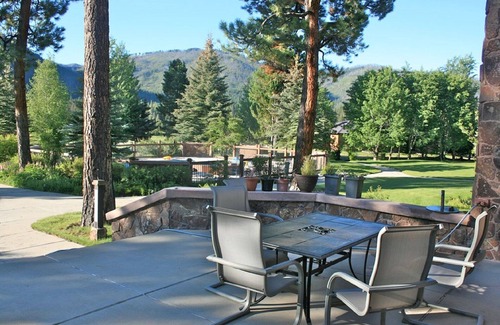 Atlanta House | The Ultimate Lodge for retreats, family reunions or Destination Weddings