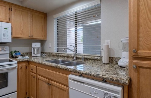 Baristo House | The Ultimate Palm Springs Experience! Full Kitchen, Outdoor Pool, Free Parking!