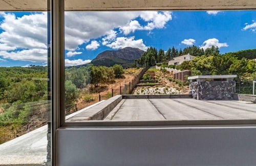 Helderberg Rural Condo | The ultimate venue to relax & enjoy the views close to restaurants, wine farms,