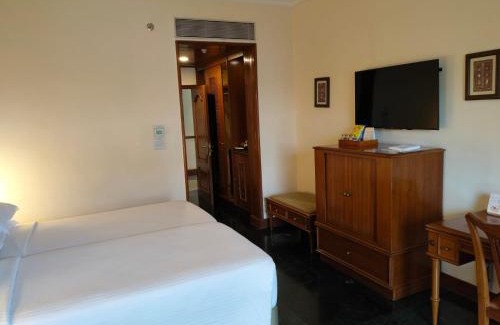 Ahmedabad Hotel | The Ummed Ahmedabad Airport