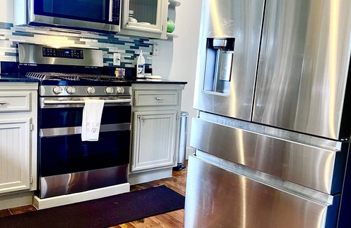 Washington Ave./ Memorial Park House | THE URBAN CANOPY RETREAT, PET FRIENDLY, PRIVATE DRIVEWAY PARKING