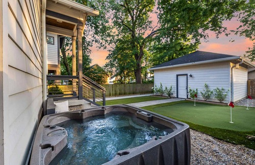 Hope Gardens House | The Urban Farmhouse - Hot Tub & Bocce Ball!