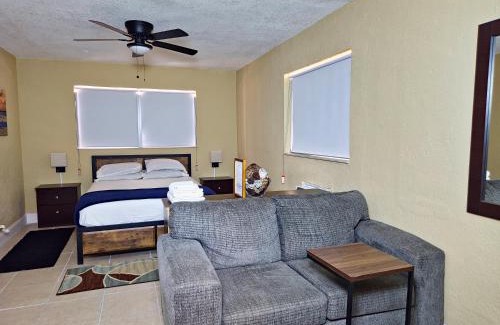 Lauderdale Lakes House | The Vacay Inn