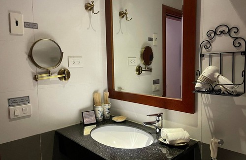 Ninh Binh Hotel | The Vancouver Hotel Ninh Binh