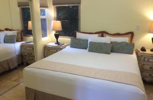 Northeast Carmel Hotel | The Vendange Carmel Inn & Suites