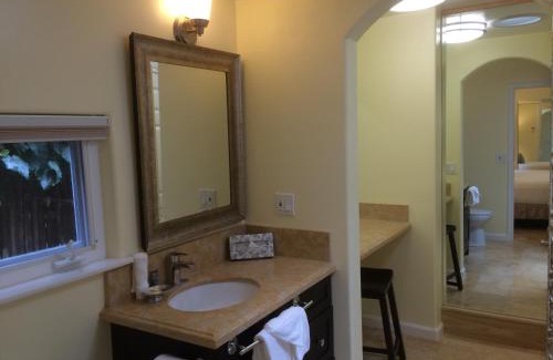 Northeast Carmel Hotel | The Vendange Carmel Inn & Suites