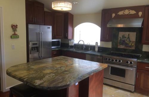 Northeast Carmel Hotel | The Vendange Carmel Inn & Suites