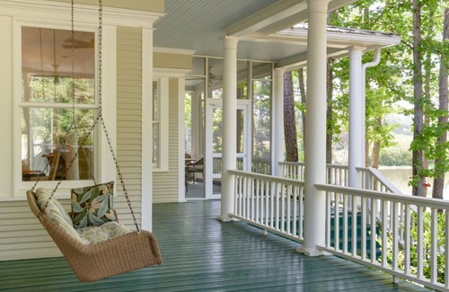 Mount Vernon House | The Veranda at Mt. Vernon - the perfect family and friends retreat