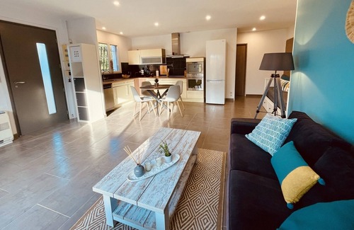 Saintes-Maries-de-la-Mer Apartment | The Villa Vaihéré in the Camargue, the Hibiscus