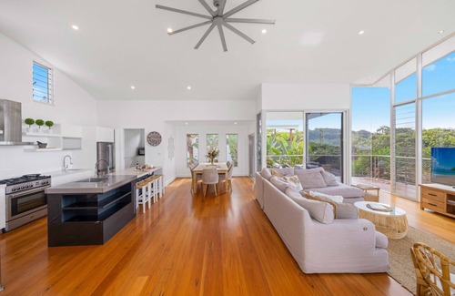 Lake Cathie House | The Vibe Beach House - direct beach access, views, spa, pizza