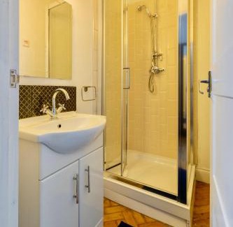 Tooting House | The Vicarage Tooting, SW17