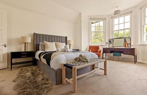 Tooting House | The Vicarage Tooting, SW17