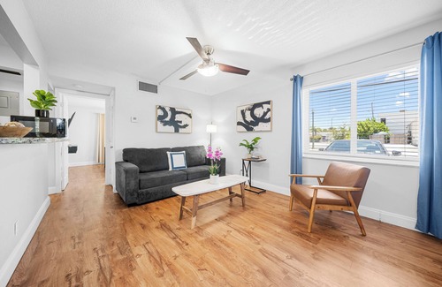 Central Oakland Park Apartment | The Victor Apartments by Lowk