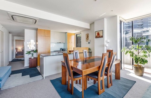 Docklands Apartment | The View at Docklands Resort style City Living