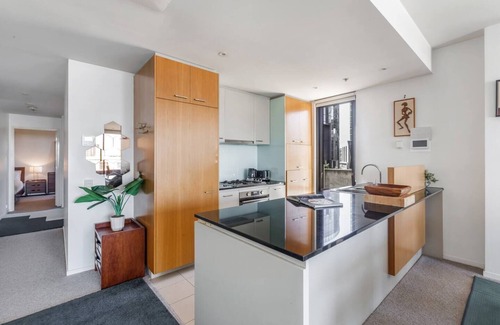 Docklands Apartment | The View at Docklands Resort style City Living