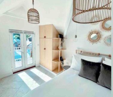 Kingsand Apartment | The View, Kingsand, luxurious seafront penthouse apartment with sun trap balcony and incredible sea views