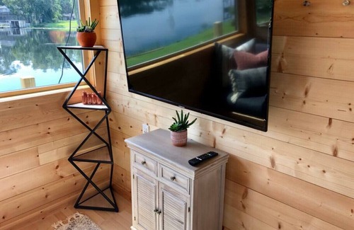 Northwest Orlando House | The View - Waterfront Tiny Home