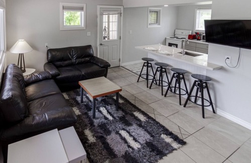 Bloomfield House | The Viewpoint Cottage
