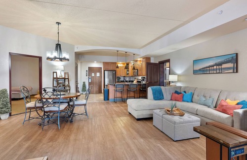 Wisconsin Dells Condo | The Villa - 3BR Luxury Retreat for 14 w/Whirlpool Tub & Pet-Friendly Setup