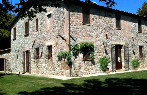 Ficulle Villa | The villa offers a cozy oasis of relaxation with a panoramic swimming pool.