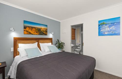 Anderson Park Apartment | The Village Apartment, just steps to the Village shops, bars and restaurants
