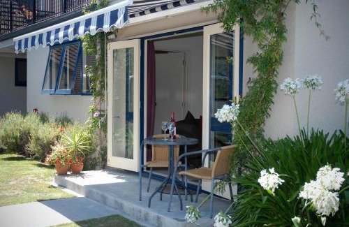 Anderson Park Apartment | The Village Apartment, just steps to the Village shops, bars and restaurants