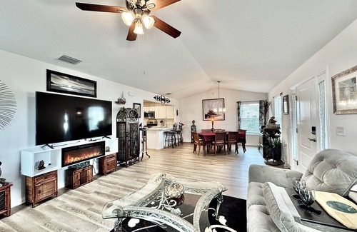 Sumter County House | The Villages 2/2 + Workout Room and Golf Cart in The Village of Moultrie Creek