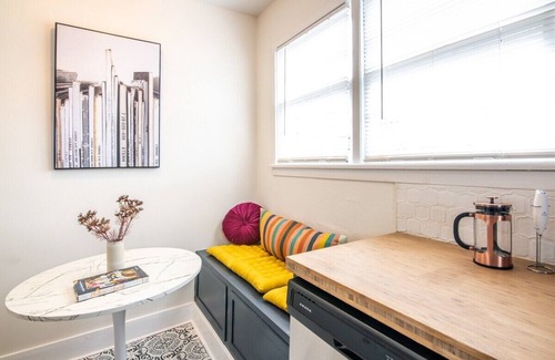 Five Points South House | The Vinyl - Near UAB & DT - Full of charm and eclectic decor w/front porch and fire table