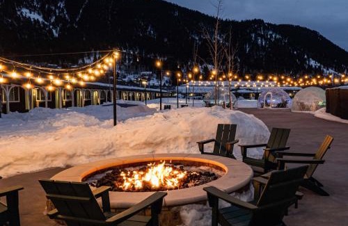 Jackson Cabin | The Virginian Lodge