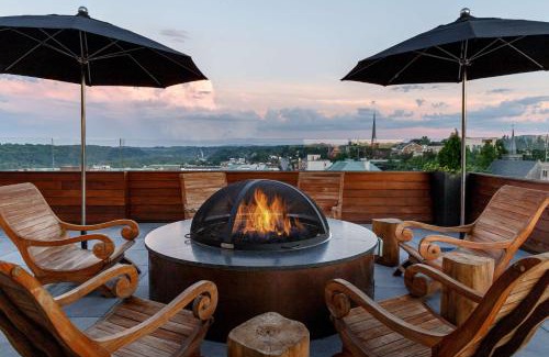 Central Business District Hotel | The Virginian Lynchburg, Curio Collection By Hilton