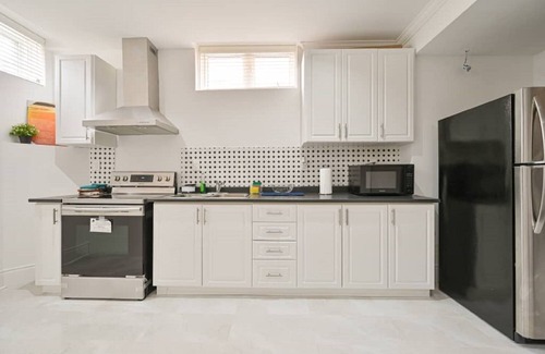 Brampton Apartment | The Vistana Brampton 2Bedroom Contemporary designed spacious apartment!