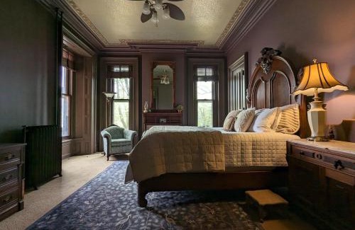 Downtown Toledo Bed & Breakfast | The Vistula Rose B & B